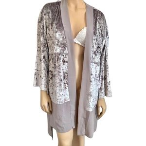 URBANOUTFITTERS GRAY METALLIC SILVER VELVET KIMONO